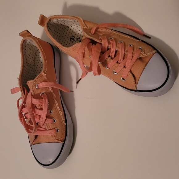 Twisted shoes - Picture 2 of 4